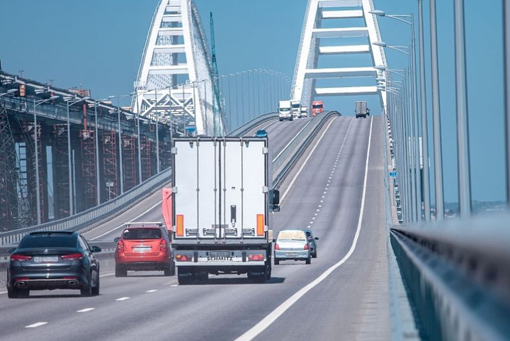 Власти: движение автомобилей по Крымскому мосту запустят 8 октября