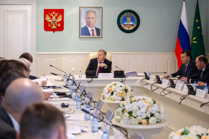 Глава Адыгеи Мурат Кумпилов провел планерное совещание Кабинета министров