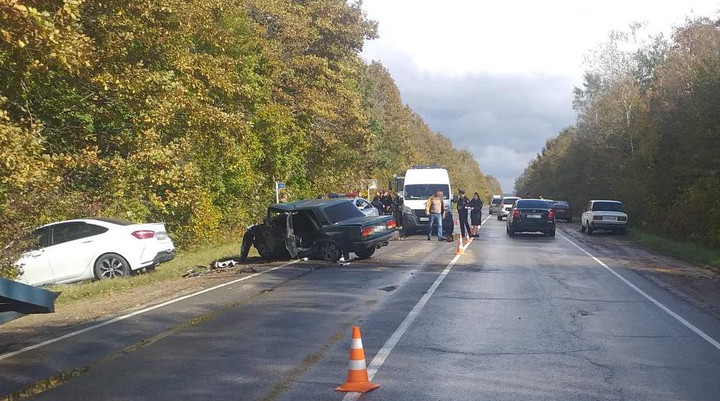 В Майкопском районе произошло лобовое столкновение 2 автомобилей