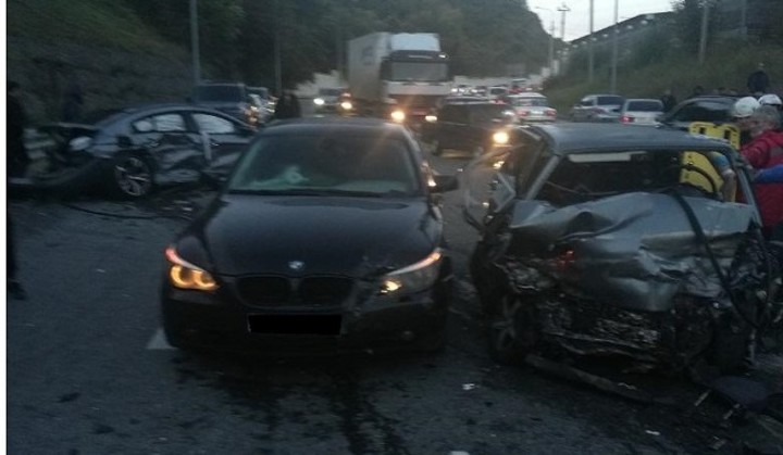 В Сочи произошло дорожно-транспортное происшествие с участием 3 машин