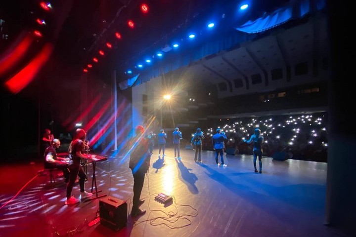 Эстрадный ансамбль «Оштен» дал концерты для майкопских школьников