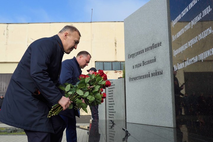 Глава Адыгеи принял участие в открытии мемориала погибшим сотрудникам МВД