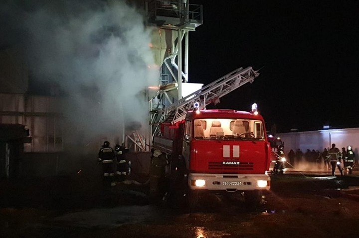 В ауле Егерухай загорелось одно из зданий маслозавода «Мамруко»