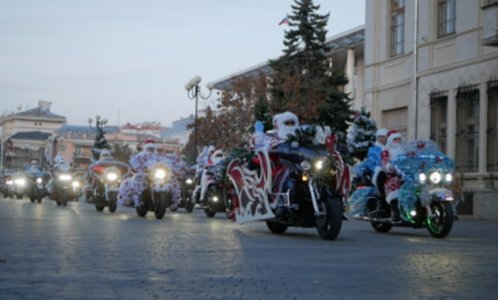 В Краснодаре состоялся новогодний мотопробег и праздничные представления