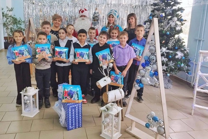 Младшеклассники получили подарки и поздравление от главы Адыгеи
