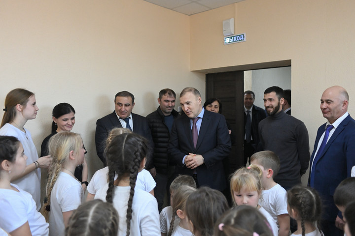Мурат Кумпилов посетил учреждения культуры в Теучежском районе