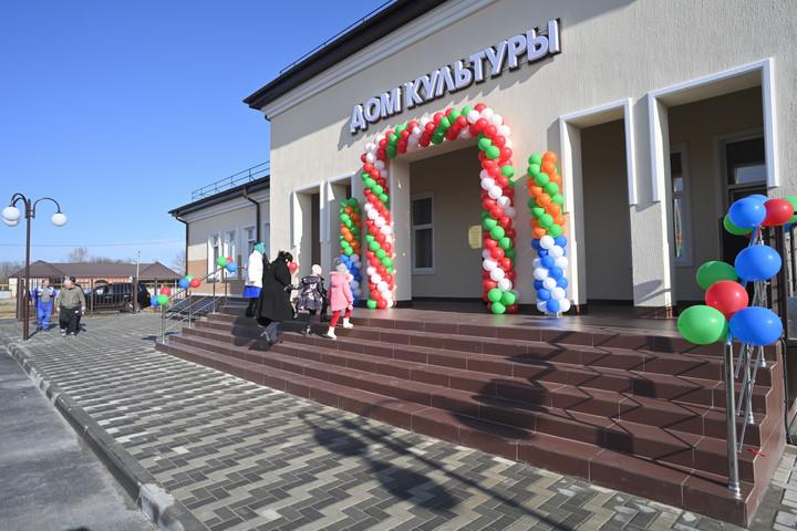 Глава Адыгеи принял участие в открытии нового дома культуры в ауле Пчегатлукай