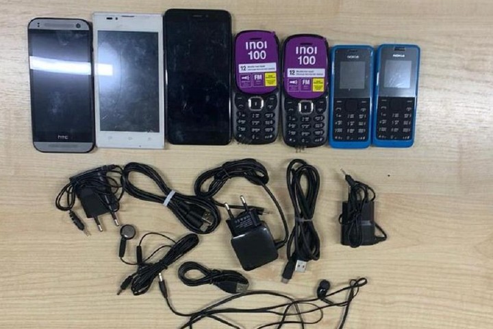 В Адыгее в одну из колоний пытались передать мобильные телефоны и зарядки