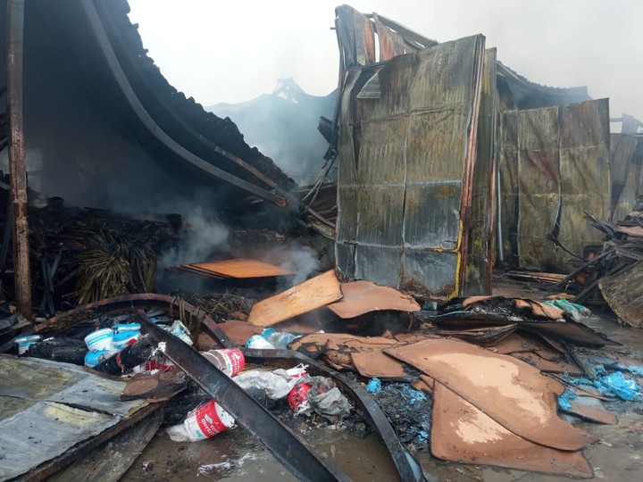 СКР проверит соблюдение пожарной безопасности на сгоревшем складе на рынке 
