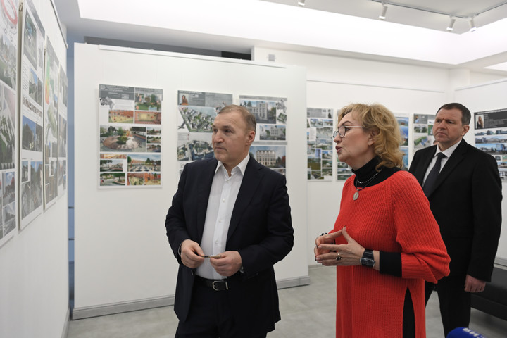 Мурат Кумпилов посетил выставку проектов молодых архитекторов