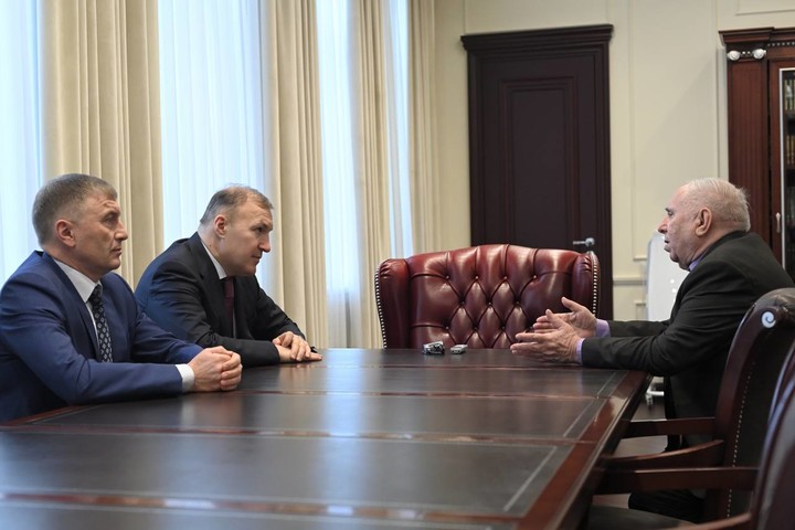 Мурат Кумпилов встретился с председателем Союза композиторов Адыгеи