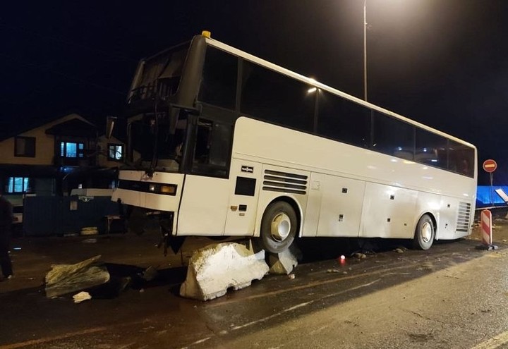 Рейсовый автобус, направлявшийся из Майкопа в Геленджик, попал в ДТП на Кубани 