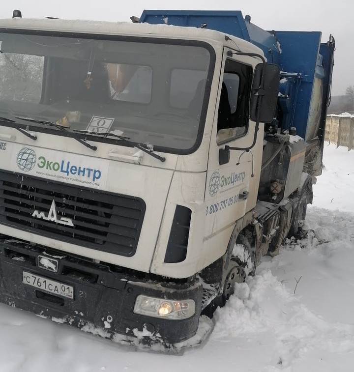 Снежная зима в Адыгее: что делать, если не вывезли мусор?