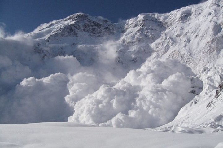 В результате схода лавины на горе Чегет в Кабардино-Балкарии  погиб альпинист