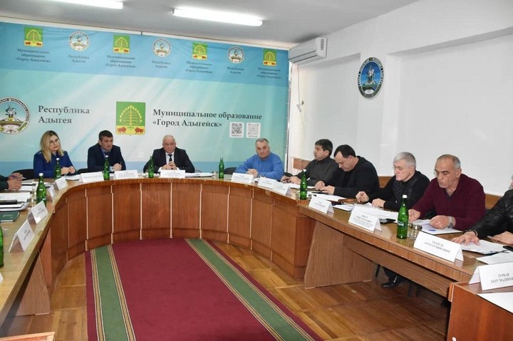 В Адыгее прошло очередное заседание совета народных депутатов