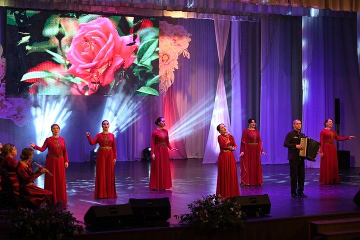 Глава Адыгеи Мурат Кумпилов поздравил работников культуры с праздником