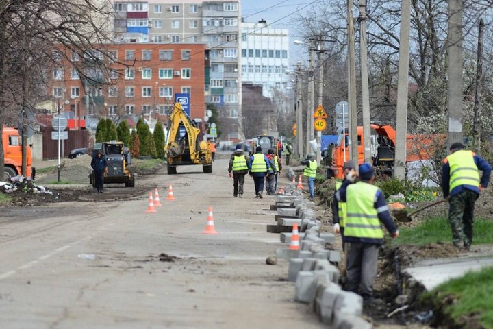 В Майкопе продолжается реконструкция городских автодорог