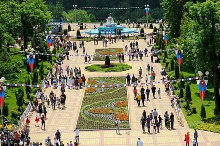 Кумпилов поздравил жителей Адыгеи с праздником Весны и Труда