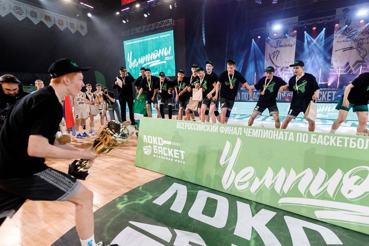 Глава Адыгеи Мурат Кумпилов поздравил баскетболистов из Майкопа с победой