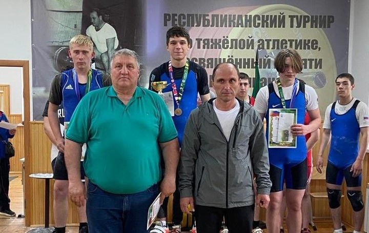 В Адыгее состоялся Республиканский турнир по тяжелой атлетике Памяти Пшиканова 