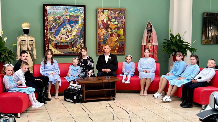 Президент России поздравил семью Шишкиных из Адыгеи в День защиты детей