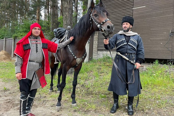 Мурат Кумпилов пожелал удачи участникам конной выставки