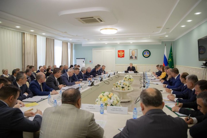 Глава Адыгеи провёл планёрное совещание Кабинета министров республики