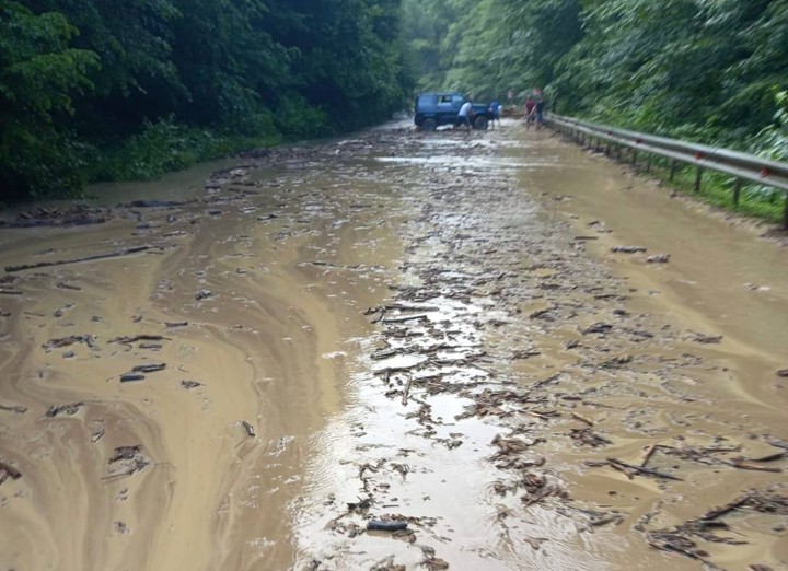 В Майкопском районе Адыгеи на участок автодороги сошли грязевые массы