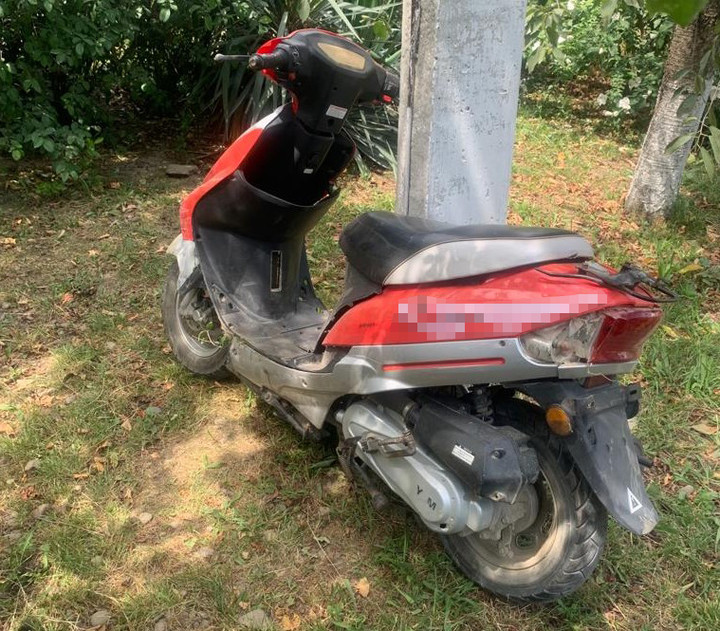 В Майкопе 10-летний мальчик сел за руль скутера и не справился с управлением