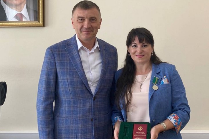 Заслуженной артистке Адыгеи Софии Чич вручили юбилейную медаль