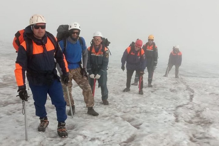 Спасатели из разных регионов России совершили восхождение на Фишт 