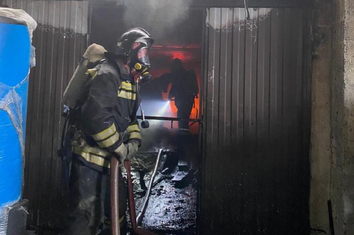 В Майкопе при пожаре в цеху деревообработки никто не пострадал