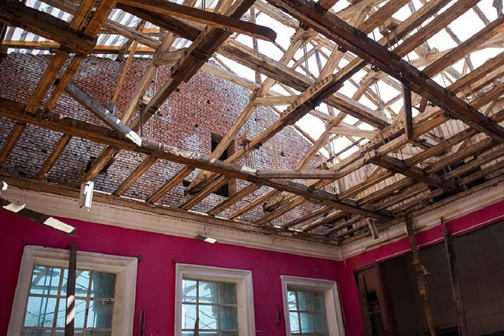 В Адыгее продолжается капитальный ремонт концертного зала «Нальмэс»