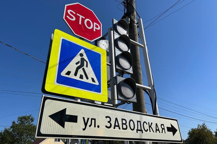 В Майкопе новый светофор появился на пересечении улиц Заводской и Курганной