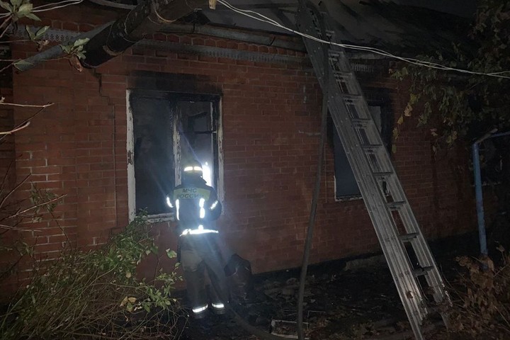 Пожар в домовладении в Майкопе обошелся без жертв и пострадавших