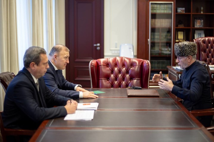 Глава Адыгеи провел рабочую встречу с муфтием Адыгеи и Краснодарского края