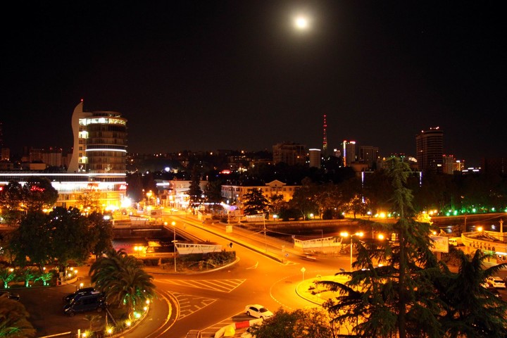 В городе Сочи светлые ночи: «Ростелеком» установил на главном курорте страны умное освещение