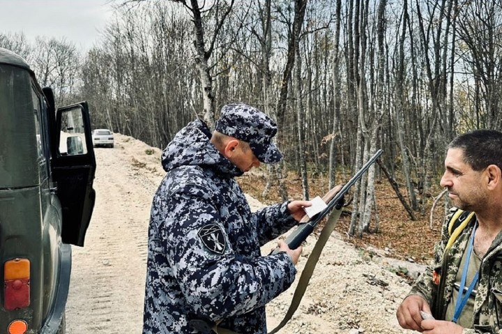 В Адыгее сотрудники Росгвардия и егеря проводят рейды по проверке охотников 