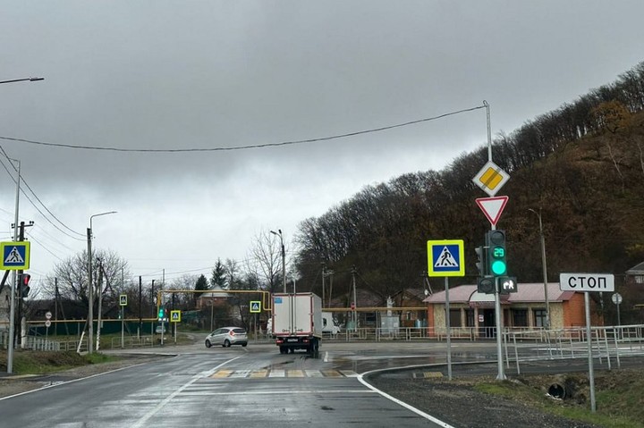 В поселке Краснооктябрьском установили новый светофор