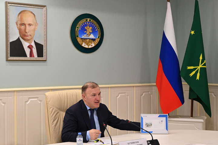 Мурат Кумпилов  провел встречу с руководителями ведущих СМИ Адыгеи