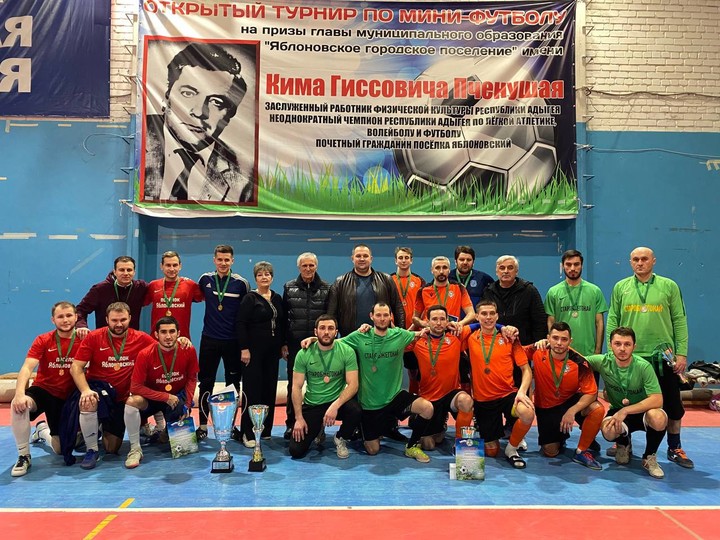 11 команд приняли участие в турнире по мини-футболу в п. Яблоновский 
