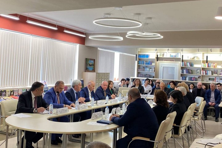 В Адыгейске обсудили работу городских учреждений социальных служб