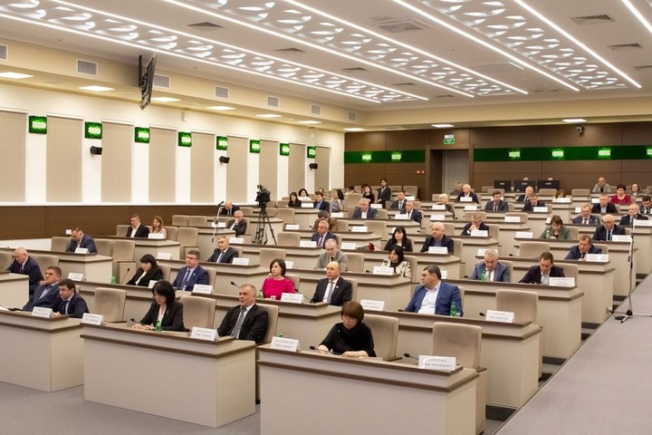 Депутаты Госсовета-Хасэ рассмотрели более 40 вопросов в рамках заседания