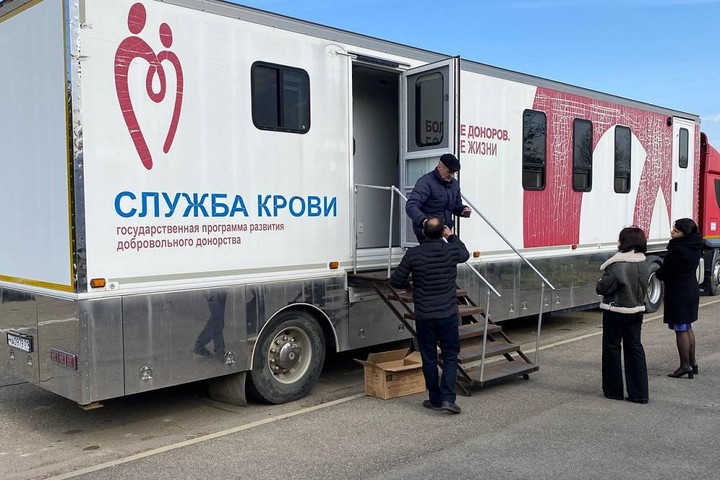 Мобильная станция переливания крови приехала в станицу Гиагинскую
