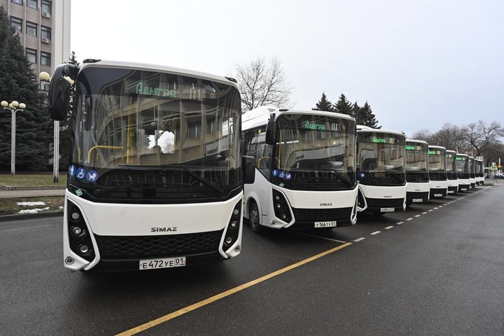 В Майкопе на новый муниципальный маршрут вышли десять новых автобусов 