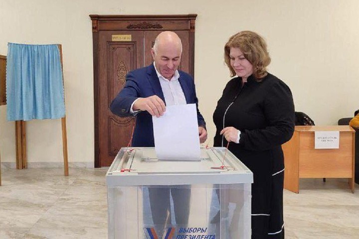 Мэр Адыгейска призвал приходить на выборы всеми поколениями большой семьи