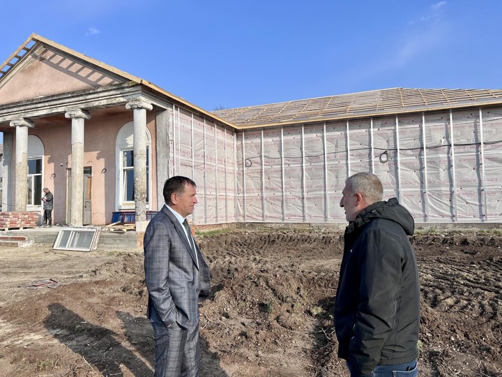 Темур Губжоков осмотрел ход строительных работ в Красногвардейском