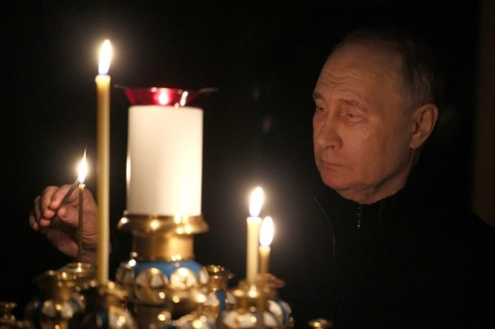 Стало известно, что Путин поставил свечу за упокой погибших  в «Крокус Сити Холле»