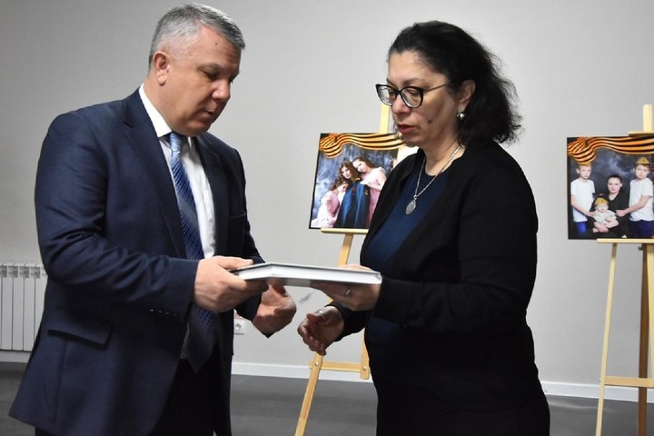 Фонд «Защитники Отечества» передал в Нацмузей Адыгеи уникальную книгу