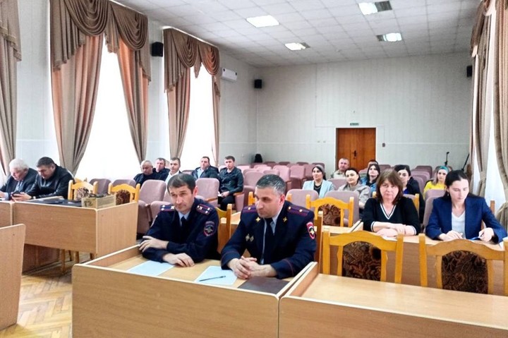 В Шовгеновском районе обсудили ход начала весеннего призыва
